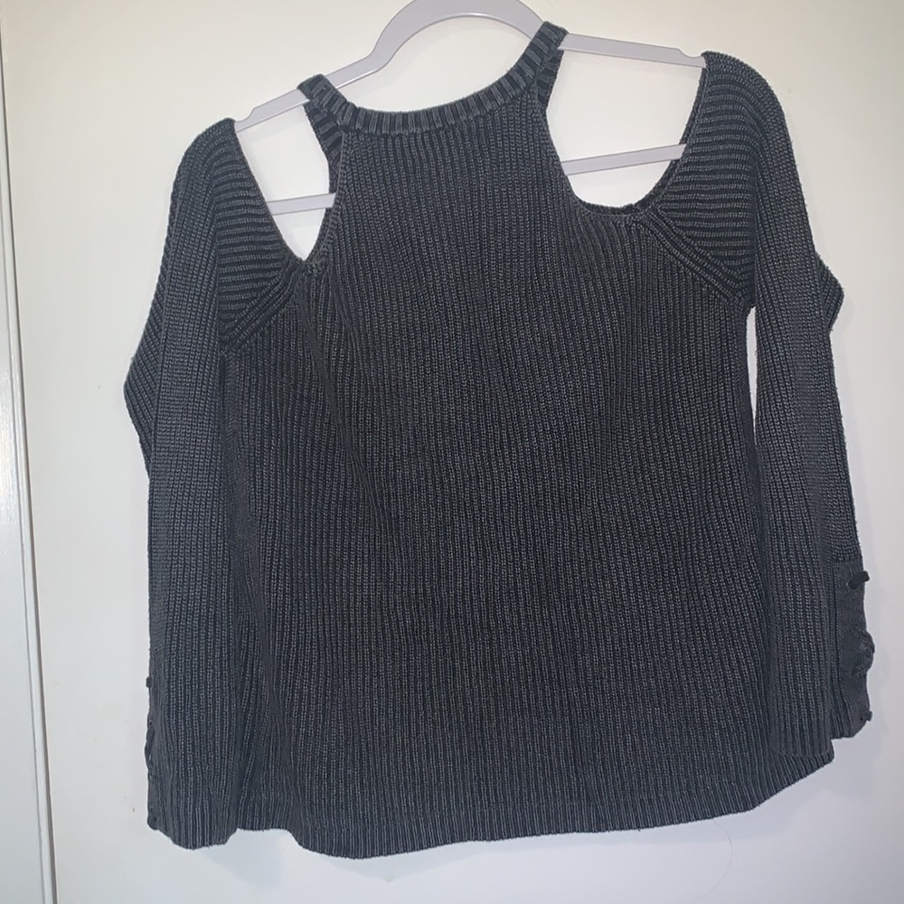 Cold shoulder bell sleeve sweater - Picture 2 of 5